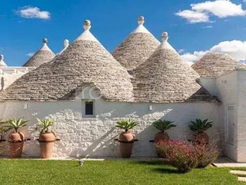 Alberobello, Puglia - Giardino, Piscina