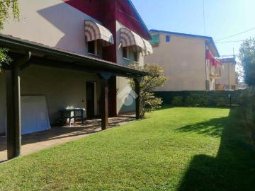 Villa in affitto ad Albignasego via Roma, 104, arredato, giardino privato, box TrovaCasa