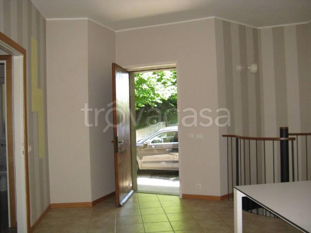 Villa in affitto ad Almenno San Bartolomeo, non arredato/vuoto, arredato, giardino privato TrovaCasa