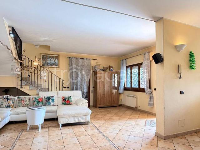 Villa in affitto ad Anzio via delle Camelie, arredato, giardino privato, terrazzo TrovaCasa