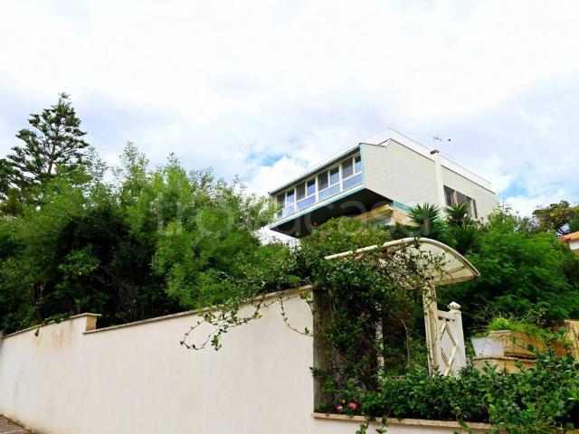 Villa in affitto ad Anzio via Fanciulla d'Anzio, arredato, giardino privato, posto auto TrovaCasa