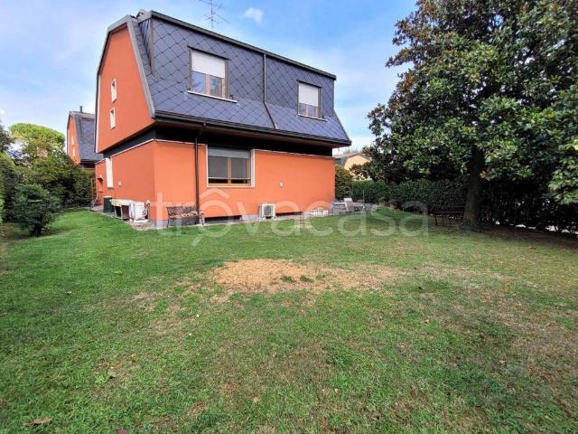 Villa in affitto ad Arese via Monte Resegone, 14, giardino privato, box, terrazzo TrovaCasa