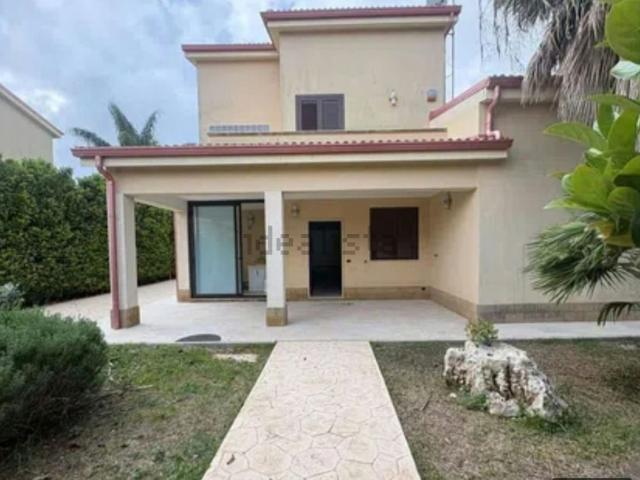 Villa in affitto di 197 m² in Via Monte Cervino, 8