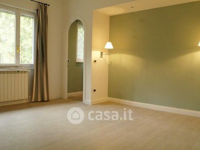 Villa in Affitto in Via di Tor Carbone a Roma