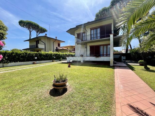 Villa in Affitto Pietrasanta Marina Di Pietrasanta