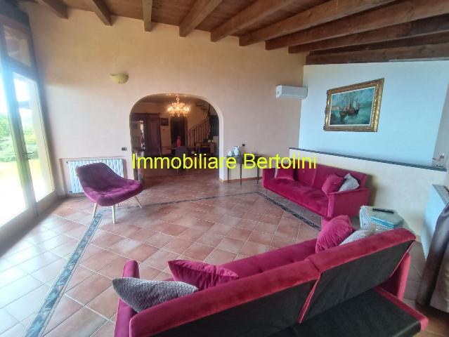 VILLA IN AFFITTO TRANSITORIO NO RESIDENZA