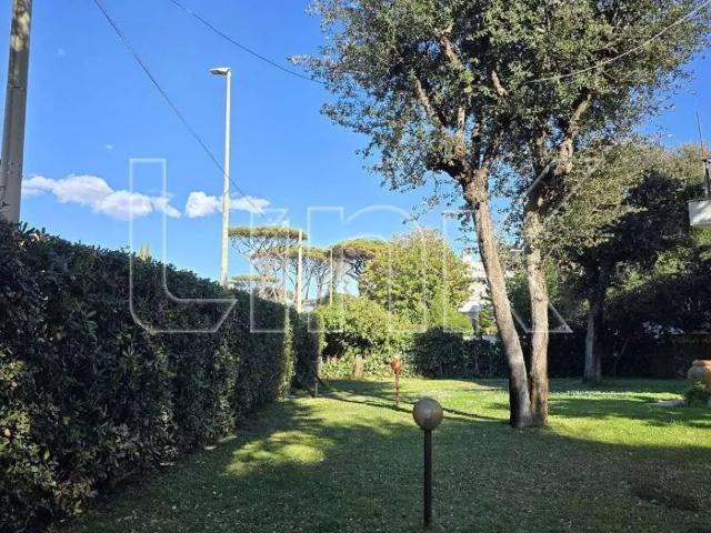 Villa in affitto via Riccione, Fregene, € 3.000