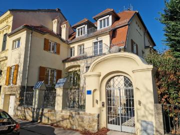 Exklusive Villa mit Garten und Parkblick