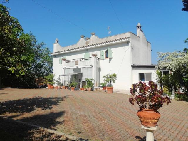 Villa in campagna in vendita a Santa Maria Nuova