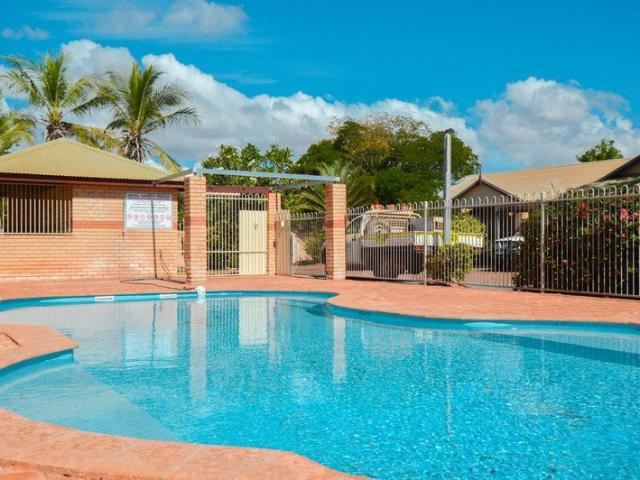 VILLA IN COMPLEX WITH POOL 3x2 Neat and Tidy