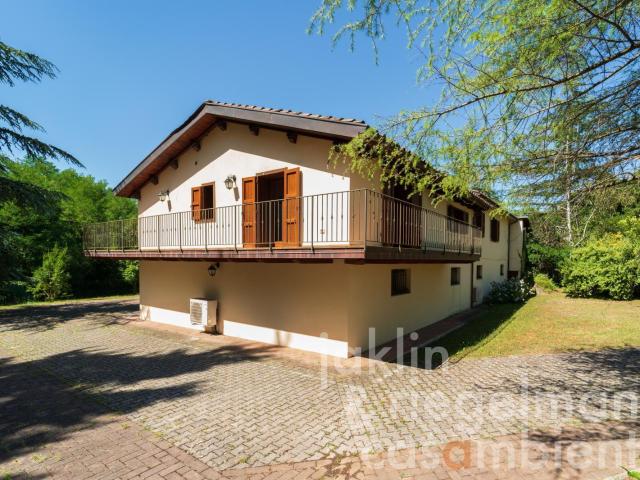 Villa in classe energetica A1 con ascensore e ampio garage n. 312m² Pratovecchio