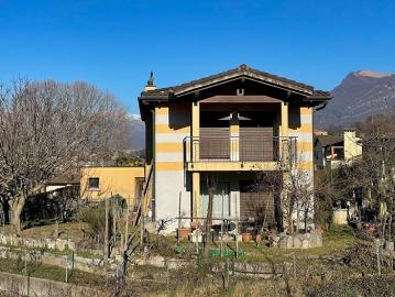 VILLA IN DER NÄHE DES MUZZANO SEES