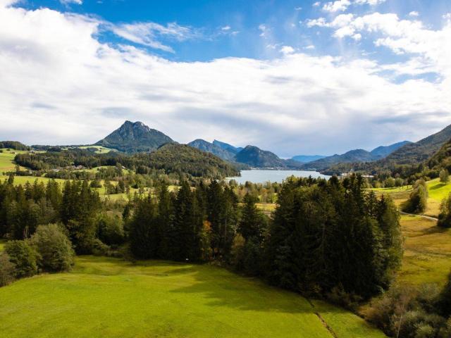 Villa in exponierter Grünlandlage Nähe des Fuschlsees