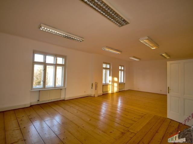 Villa in frequentierter und repräsentativer Lage! Ideal als Rechtsanwaltskanzlei oder Praxisraum und dgl. geeignet