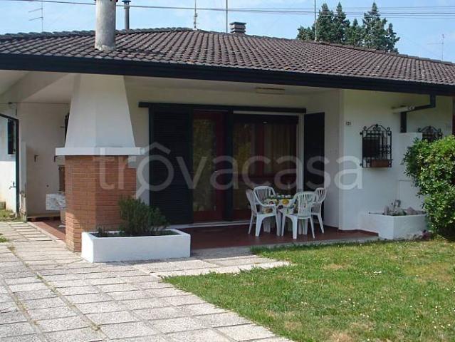 Villa in in affitto da privato a Caorle via Grimani, 121, giardino, da privato, veranda TrovaCasa