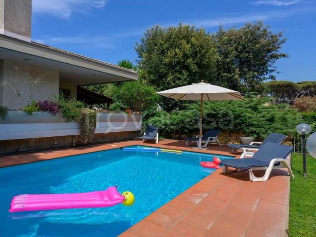 Villa in in affitto da privato a Fiumicino via Pegli, 15, da privato, aria condizionata, piscina TrovaCasa