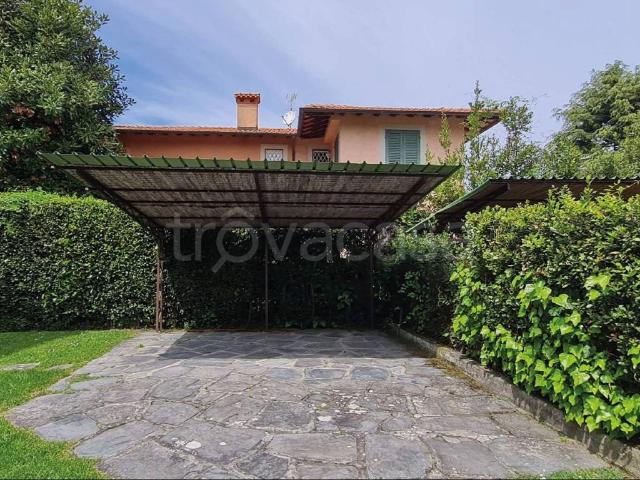 Villa in in affitto da privato a Forte dei Marmi via m. Santocchi, 21, giardino privato, da privato TrovaCasa
