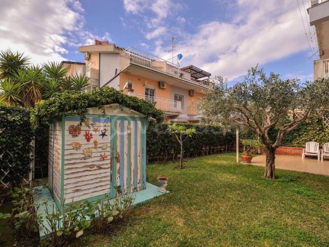 Villa in in affitto da privato a Giardini Naxos viale Jannuzzo, 45, giardino privato, da privato, lavastoviglie TrovaCasa