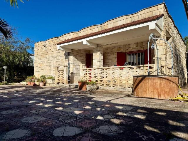 Villa in in affitto da privato a Maruggio via San Francesco, 2, giardino privato, da privato, lavatrice TrovaCasa