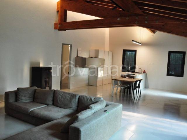 Villa in in affitto da privato a Reggio nell'Emilia via Giuliano Pajetta, 14, giardino privato, box, da privato TrovaCasa