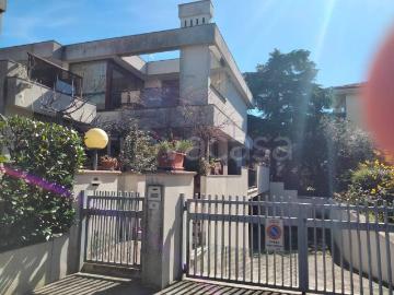 Villa in in affitto da privato a Riccione viale Isonzo, 11, giardino, posto auto, terrazzo TrovaCasa