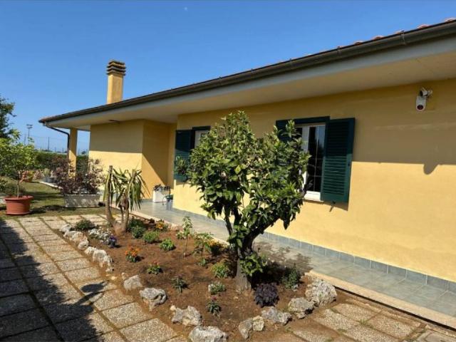 Villa in in affitto da privato a Sabaudia via Tevere, 7, da privato, doppi servizi TrovaCasa