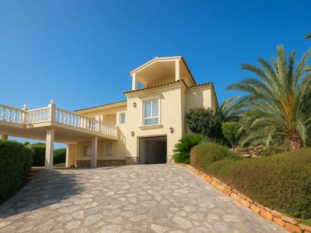 Villa in La Sella mit 4 Schlafzimmern, 4 Bädern, Touristenlizenz sowie Golf und Meerblick