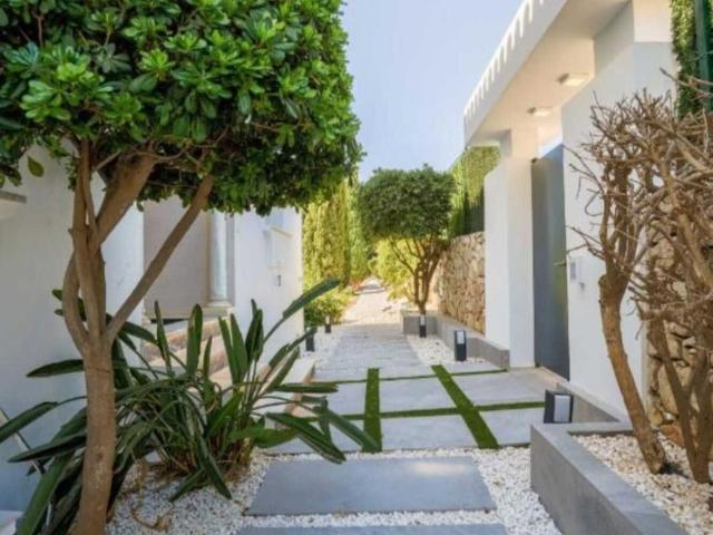 Villa in Nueva Andalucía, Costa del Sol