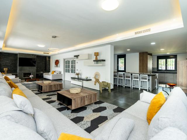 Villa in Nueva Andalucía, Costa del Sol