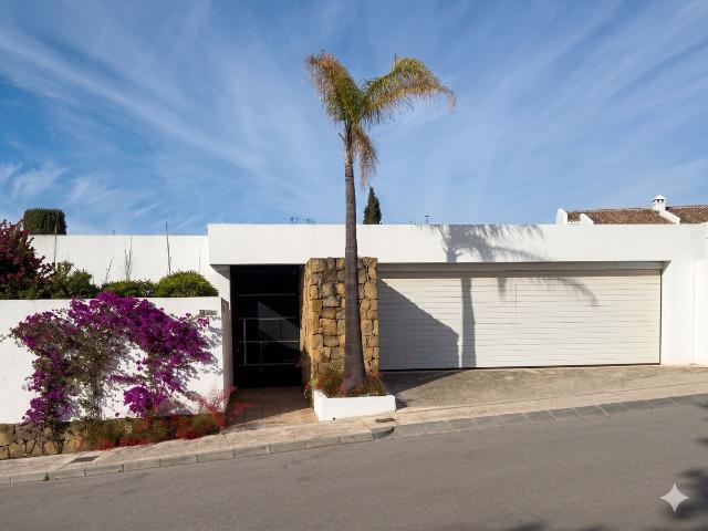 Villa in Nueva Andalucía, Costa del Sol