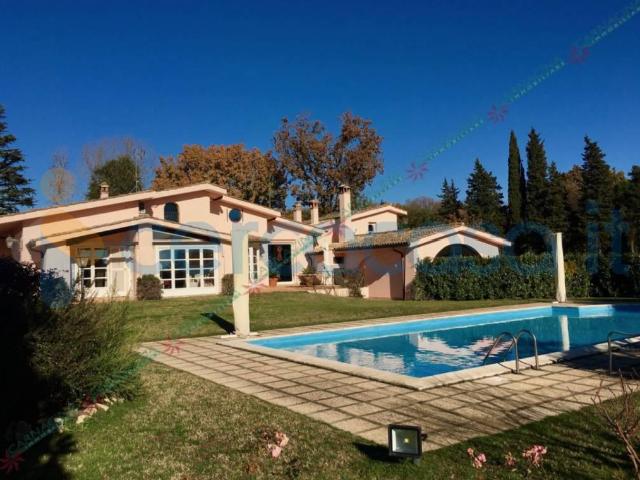 Villa in ottime condizioni in affitto a Roma