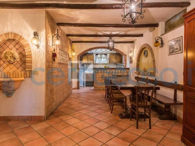 Villa in ottime condizioni, in affitto in Via Cropani, Roma