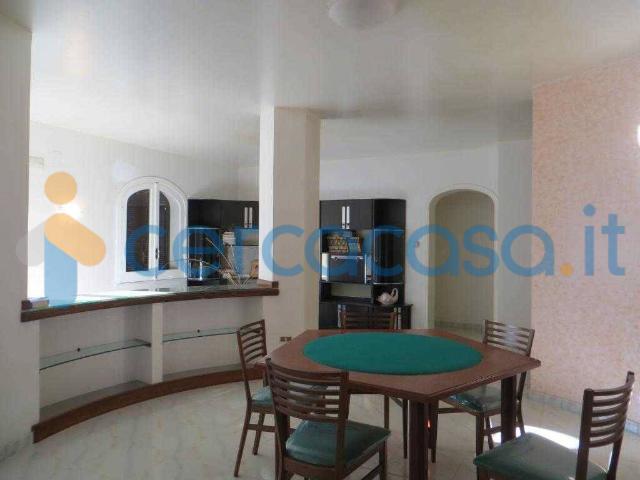 Villa in ottime condizioni, in affitto in Viale Dei Lidi, Siracusa