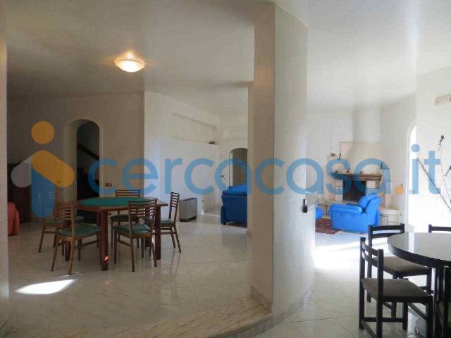 Villa in ottime condizioni, in affitto in Viale Dei Lidi, Siracusa