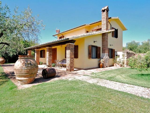Villa in perfette condizioni con alberi di ulivo 160m² Pitigliano