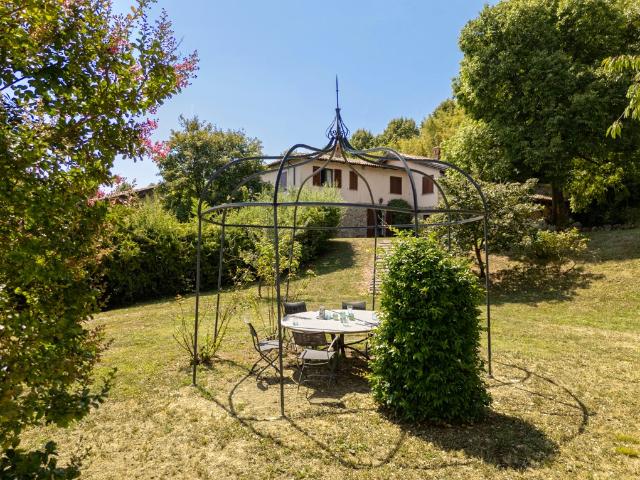 Villa in pietra con piscina tra le colline 476m² Odalengo Piccolo
