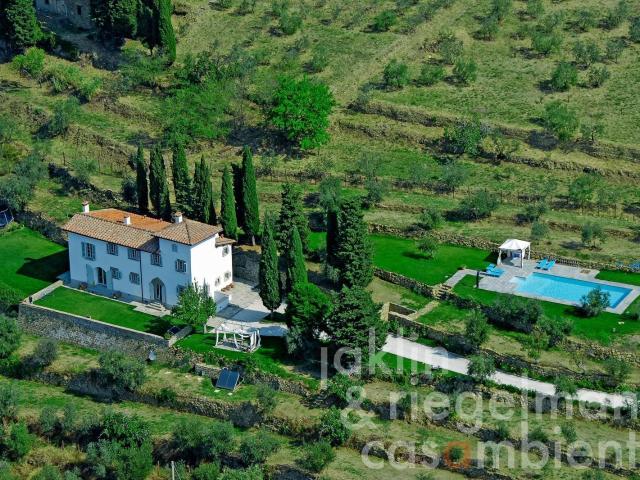 Villa in posizione spettacolare con piscina e oliveto vicino. 350m² Castelfranco di sopra