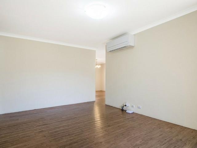 Villa in Prime Dianella Location