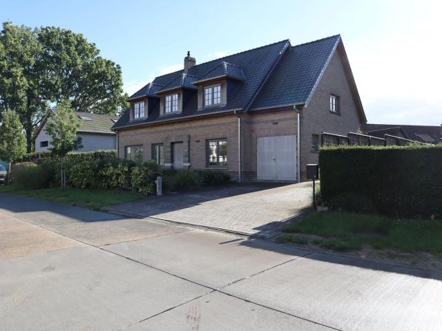 Villa in residentiële wijk De Pinte