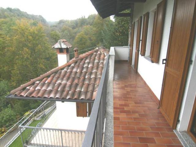 villa in Sovazza di Armeno mq 140