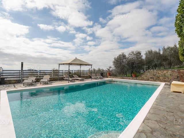 Villa in splendida posizione collinare in Valdichiana 400m² Arezzo