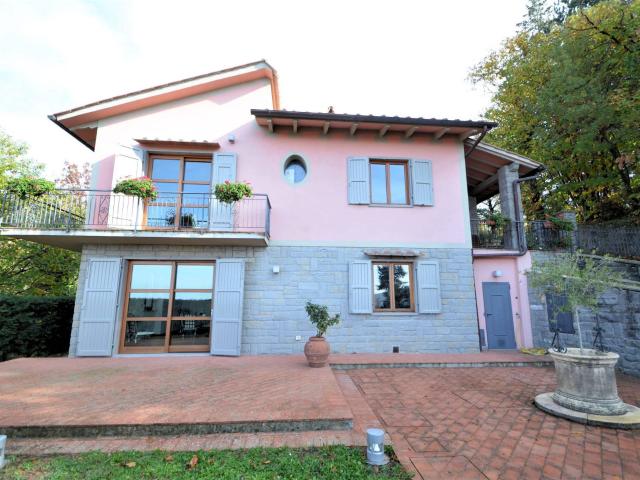Villa in stile moderno in posizione dominante in vendita a Rufina, Pomino Castelnuovo