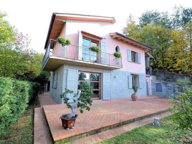 Villa in stile moderno in posizione dominante in vendita a Rufina, Pomino Castelnuovo