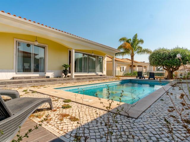 Villa Incrível com Piscina 5414m² Amora