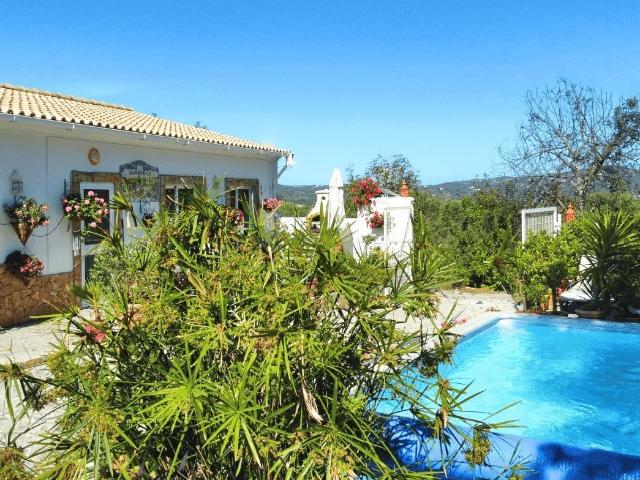 Villa independente de 2 quartos com piscina à venda lindamen. 122m² Conceição e Estói