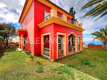 Villa independiente con apartamento adicional en Chayofa 305m² Chayofa