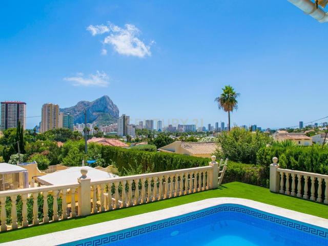 Villa independiente con piscina privada y vistas al Peñón de Ifach en La Merced, Calpe