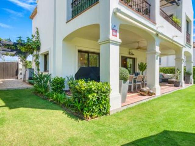 Villa Independiente de 3 dormitorios en Estepona