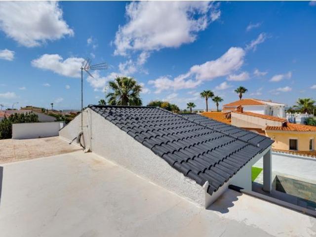 Villa independiente reformada