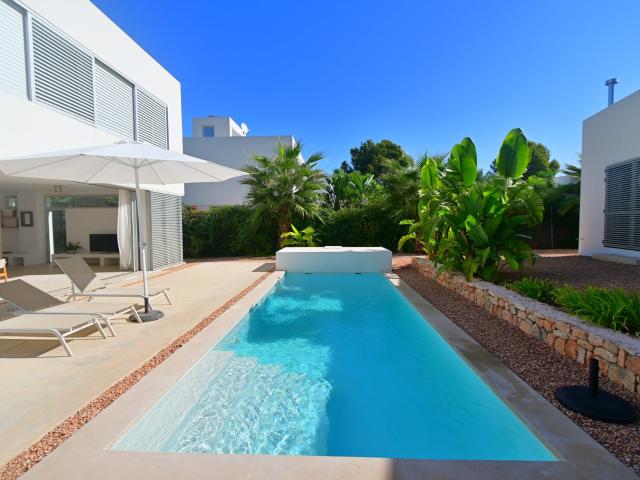Villa independiente situada en Cala Llenya, San Carlos, en S. 308m² Santa Eulalia del Río